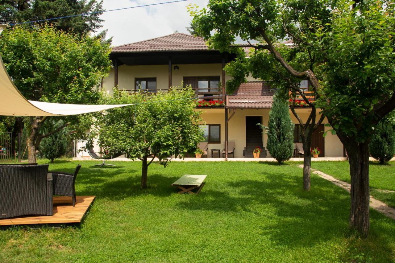 Pension Andra'S House Хорезу Екстер'єр фото
