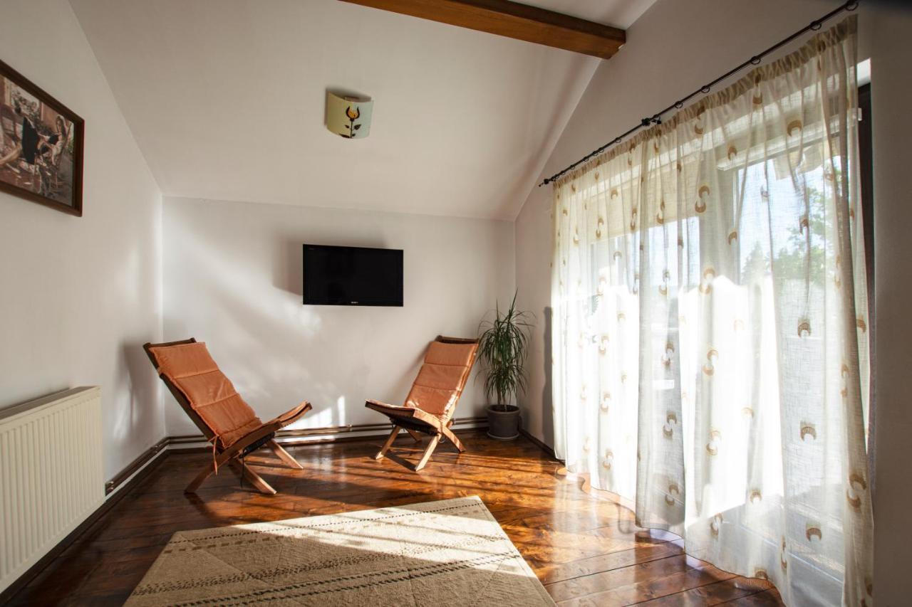 Pension Andra'S House Хорезу Екстер'єр фото