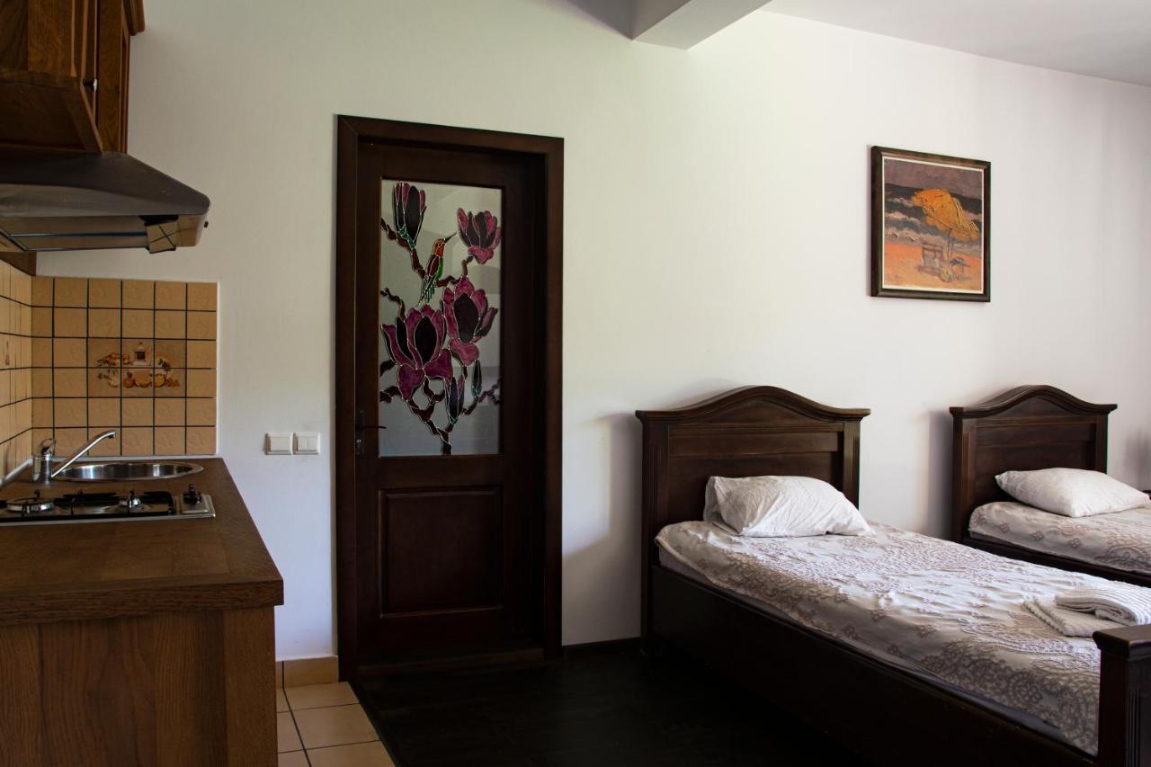 Pension Andra'S House Хорезу Екстер'єр фото
