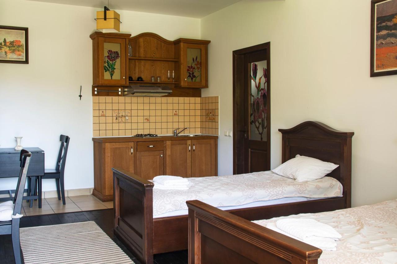 Pension Andra'S House Хорезу Екстер'єр фото