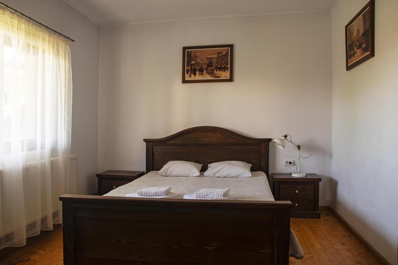Pension Andra'S House Хорезу Екстер'єр фото