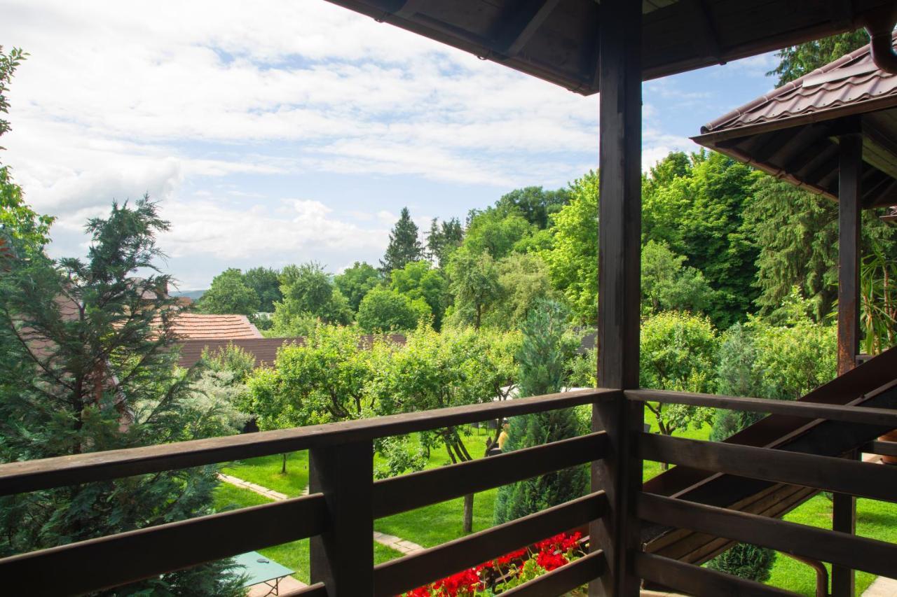 Pension Andra'S House Хорезу Екстер'єр фото