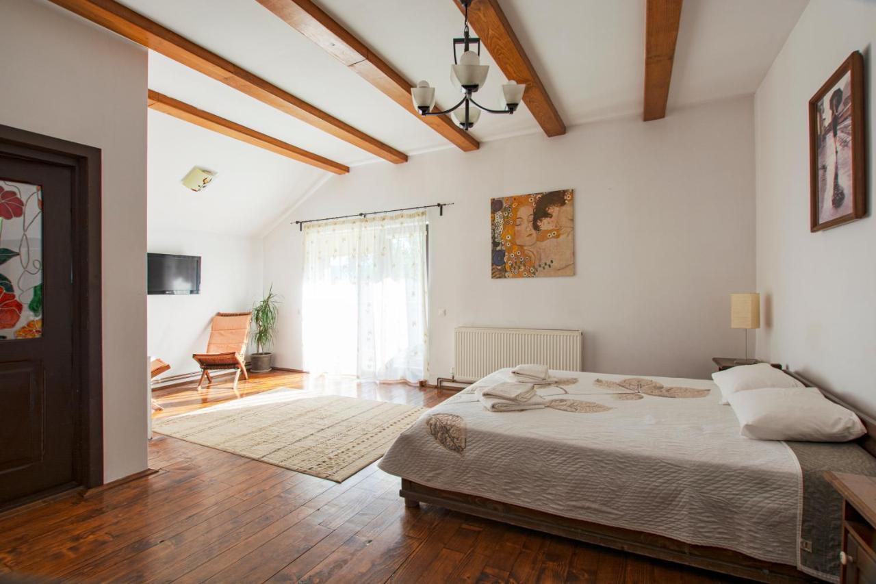 Pension Andra'S House Хорезу Екстер'єр фото