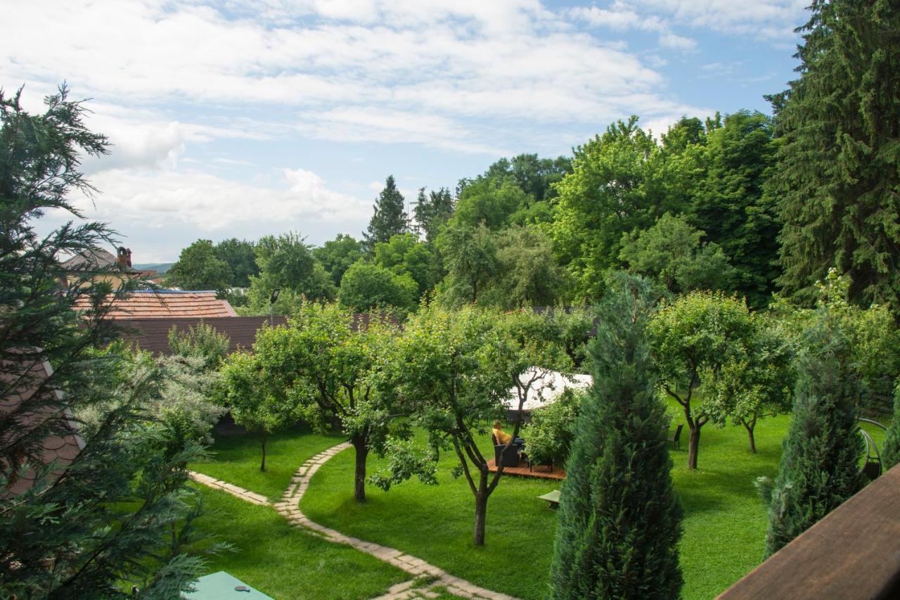 Pension Andra'S House Хорезу Екстер'єр фото